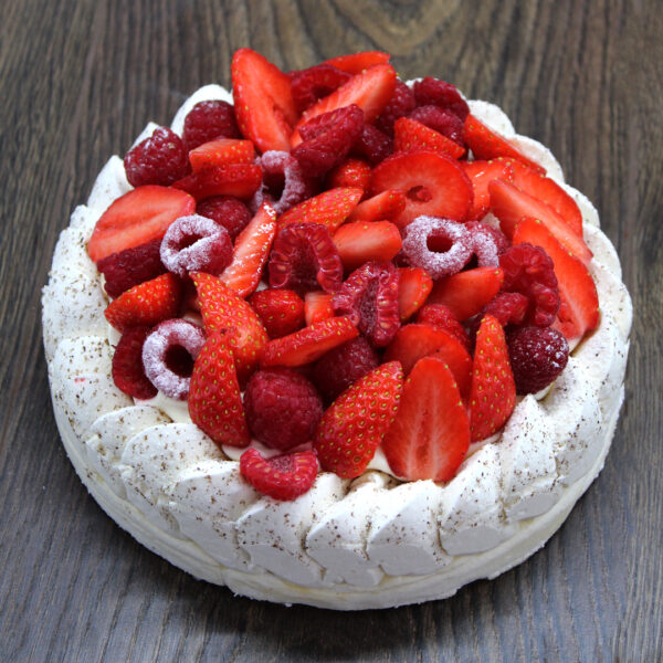PAVLOVA FRAMBOISE, CASSIS & YUZU (sans gluten) - 6 personnes